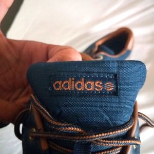 ADIDAS LOW TOP SNEAKERS SIZE 11